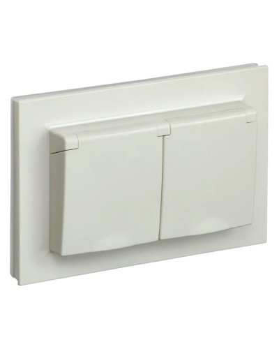 Розетка 2-местная с з/к РСбш12-3-44-БрКр бежевый BRITE (BR-R26-16-44-K10-F). Розетка с заземлением с защитными шторками и крышкой в сборе. IEK в Калуге