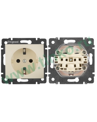 Розетка Valena 2К+3 с защитными шторками, на винтах 16А 250В, слоновая кость (774321). Розетка. LegranD в Калуге